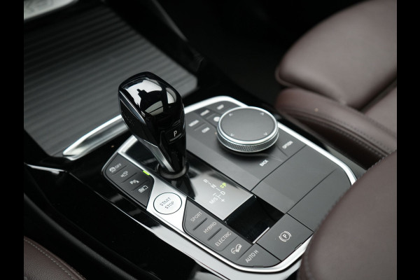 BMW X3 xDrive30e Business Edition Plus PHEV 293pk Dealer O.H. | Trekhaak Af Fabriek | Panodak | Head Up | Lederen Sportstoelen Memory & Verwarmd | Hifi Audio | Keyless | Blis | Apple Carplay | Navigatie | DAB | Cruise Control | Plug In Hybrid |