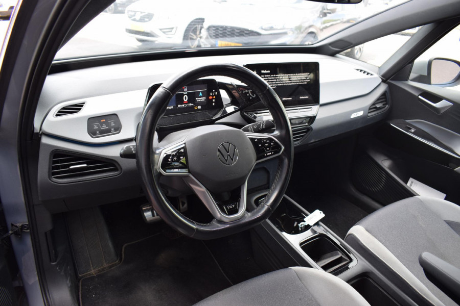 Volkswagen ID.3 First Plus 58 kWh | Stuur- en Stoelverw. | Camera | ACC | CarPlay
