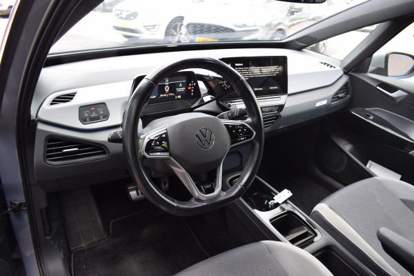 Volkswagen ID.3 First Plus 58 kWh | Stuur- en Stoelverw. | Camera | ACC | CarPlay
