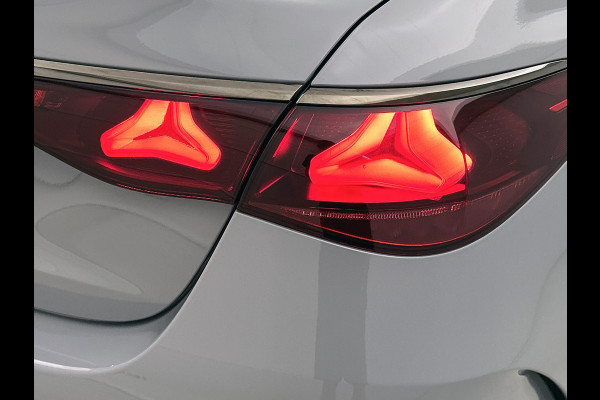 Mercedes-Benz E-Klasse 300 e Business Solution AMG | Premium pakket | Panoramaschuifdak | Trekhaak | Lederpakket | Winterpakket | Nightpakket |