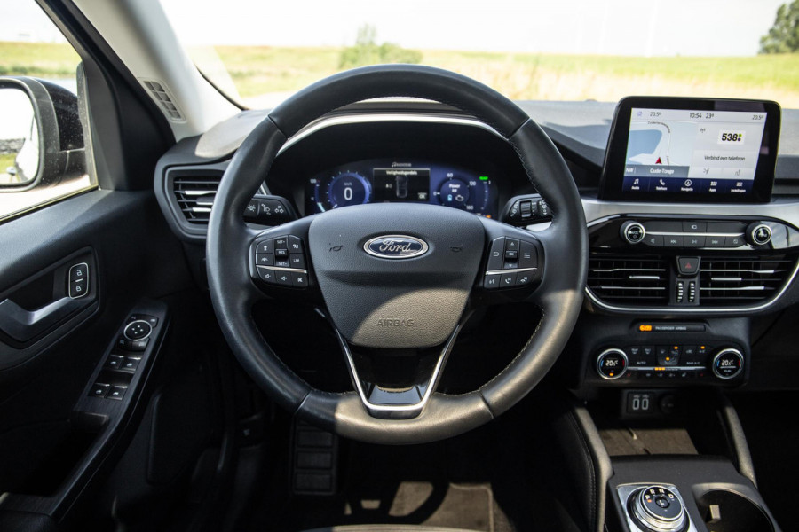 Ford Kuga 2.5 PHEV Titanium PANORAMA DAK / CAMERA / ADAPTIVE CRUISE / STOEL VERWARMING / CARPLAY