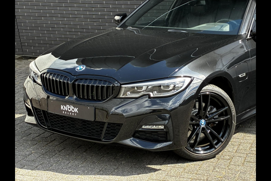 BMW 3 Serie Touring 320e xDrive High Executive M Sport Pakket Automaat / Live Cockpit Professional / Adaptief M Onderstel / Panoramadak / Stoelverwarming / Extra Getint Glas / LED / 19 Inch / Hifi / Lichtpakket