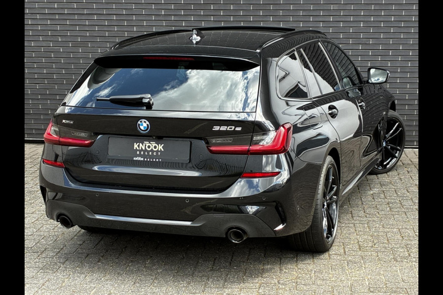 BMW 3 Serie Touring 320e xDrive High Executive M Sport Pakket Automaat / Live Cockpit Professional / Adaptief M Onderstel / Panoramadak / Stoelverwarming / Extra Getint Glas / LED / 19 Inch / Hifi / Lichtpakket