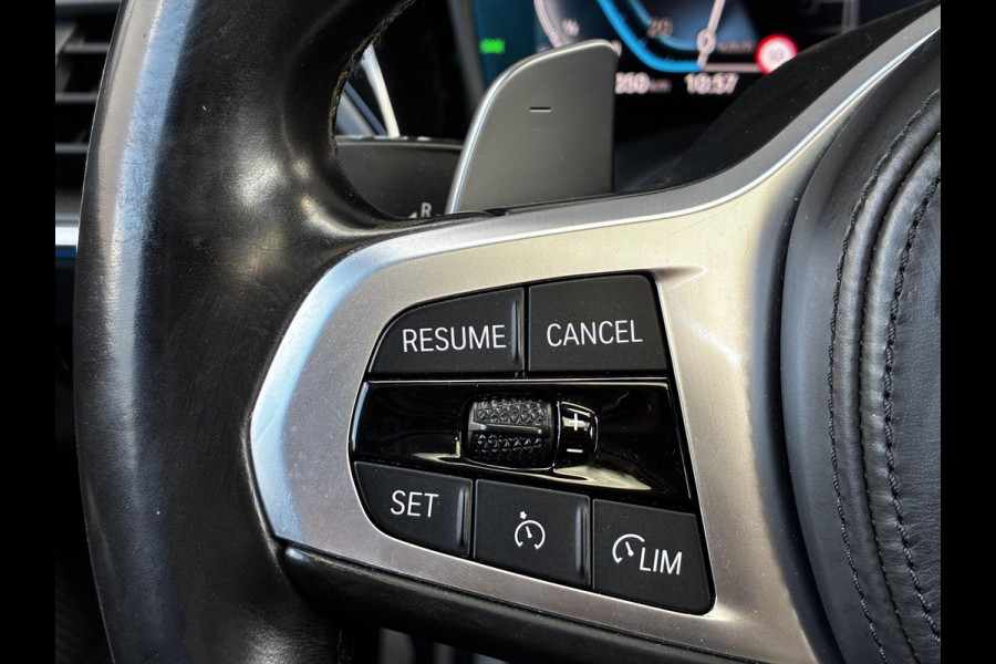 BMW 3 Serie Touring 320e xDrive High Executive M Sport Pakket Automaat / Live Cockpit Professional / Adaptief M Onderstel / Panoramadak / Stoelverwarming / Extra Getint Glas / LED / 19 Inch / Hifi / Lichtpakket