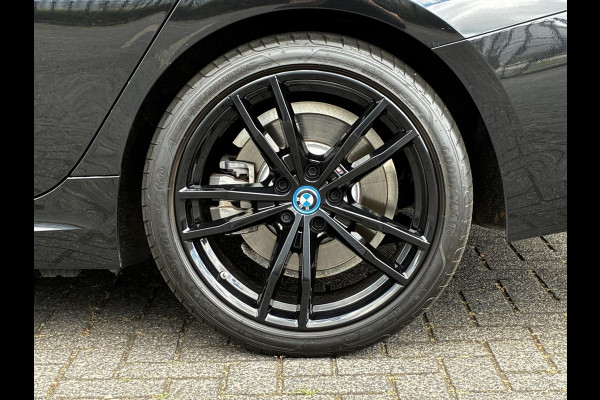 BMW 3 Serie Touring 320e xDrive High Executive M Sport Pakket Automaat / Live Cockpit Professional / Adaptief M Onderstel / Panoramadak / Stoelverwarming / Extra Getint Glas / LED / 19 Inch / Hifi / Lichtpakket
