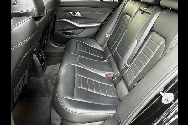 BMW 3 Serie Touring 320e xDrive High Executive M Sport Pakket Automaat / Live Cockpit Professional / Adaptief M Onderstel / Panoramadak / Stoelverwarming / Extra Getint Glas / LED / 19 Inch / Hifi / Lichtpakket
