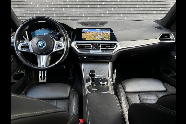 BMW 3 Serie Touring 320e xDrive High Executive M Sport Pakket Automaat / Live Cockpit Professional / Adaptief M Onderstel / Panoramadak / Stoelverwarming / Extra Getint Glas / LED / 19 Inch / Hifi / Lichtpakket