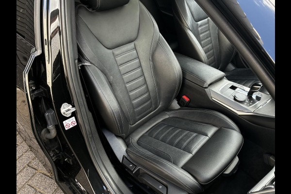 BMW 3 Serie Touring 320e xDrive High Executive M Sport Pakket Automaat / Live Cockpit Professional / Adaptief M Onderstel / Panoramadak / Stoelverwarming / Extra Getint Glas / LED / 19 Inch / Hifi / Lichtpakket