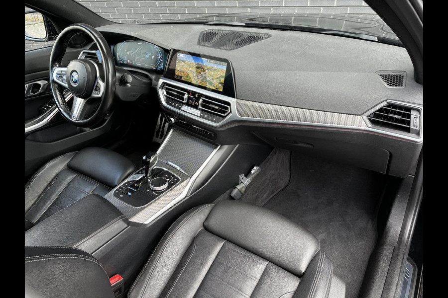 BMW 3 Serie Touring 320e xDrive High Executive M Sport Pakket Automaat / Live Cockpit Professional / Adaptief M Onderstel / Panoramadak / Stoelverwarming / Extra Getint Glas / LED / 19 Inch / Hifi / Lichtpakket