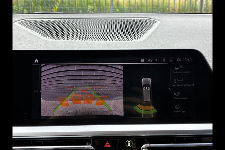 BMW 3 Serie Touring 320e xDrive High Executive M Sport Pakket Automaat / Live Cockpit Professional / Adaptief M Onderstel / Panoramadak / Stoelverwarming / Extra Getint Glas / LED / 19 Inch / Hifi / Lichtpakket
