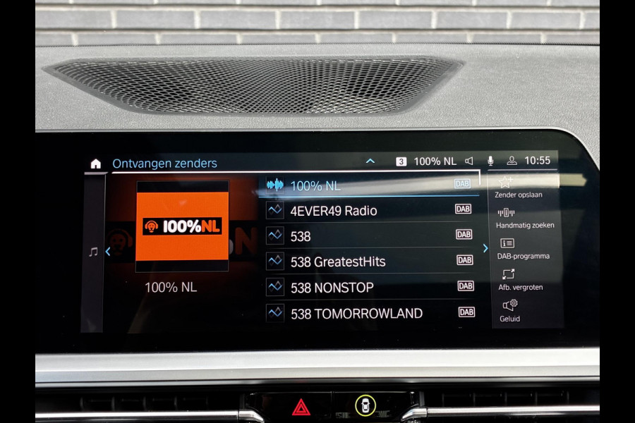 BMW 3 Serie Touring 320e xDrive High Executive M Sport Pakket Automaat / Live Cockpit Professional / Adaptief M Onderstel / Panoramadak / Stoelverwarming / Extra Getint Glas / LED / 19 Inch / Hifi / Lichtpakket