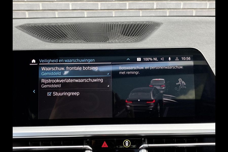 BMW 3 Serie Touring 320e xDrive High Executive M Sport Pakket Automaat / Live Cockpit Professional / Adaptief M Onderstel / Panoramadak / Stoelverwarming / Extra Getint Glas / LED / 19 Inch / Hifi / Lichtpakket
