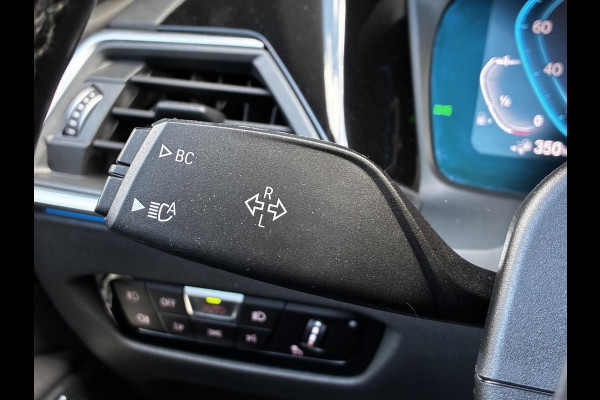 BMW 3 Serie Touring 320e xDrive High Executive M Sport Pakket Automaat / Live Cockpit Professional / Adaptief M Onderstel / Panoramadak / Stoelverwarming / Extra Getint Glas / LED / 19 Inch / Hifi / Lichtpakket