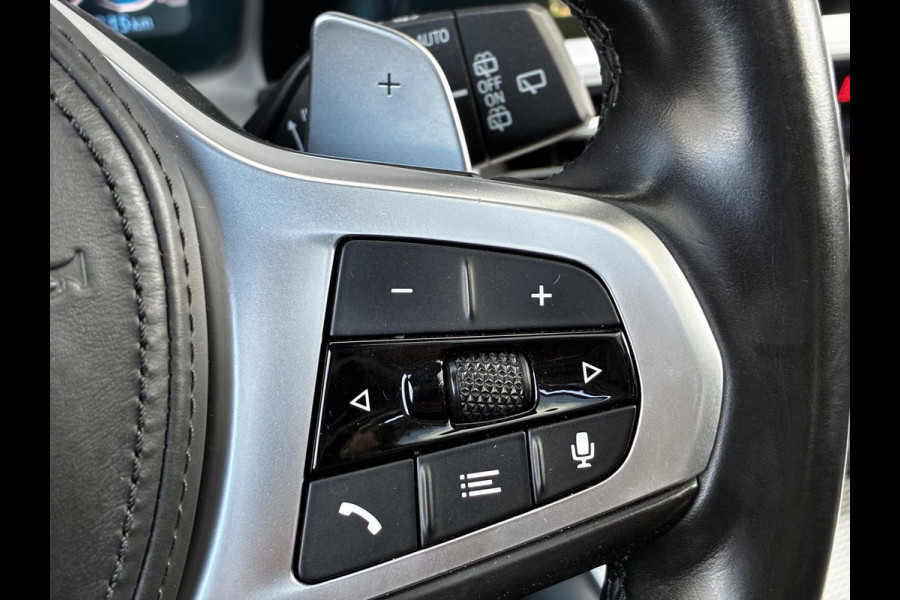 BMW 3 Serie Touring 320e xDrive High Executive M Sport Pakket Automaat / Live Cockpit Professional / Adaptief M Onderstel / Panoramadak / Stoelverwarming / Extra Getint Glas / LED / 19 Inch / Hifi / Lichtpakket