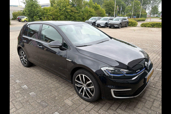 Volkswagen e-Golf e-Golf 136pk | Virtual Cockpit | Stoelverwarming | Adaptive Cruise | Camera |