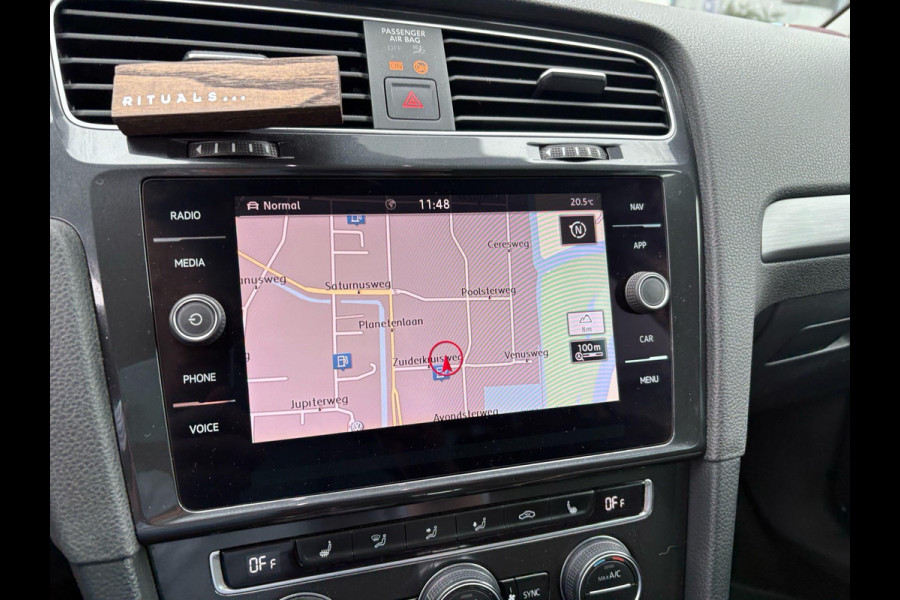 Volkswagen e-Golf e-Golf 136pk | Virtual Cockpit | Stoelverwarming | Adaptive Cruise | Camera |