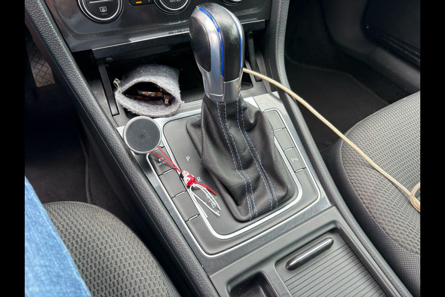 Volkswagen e-Golf e-Golf 136pk | Virtual Cockpit | Stoelverwarming | Adaptive Cruise | Camera |