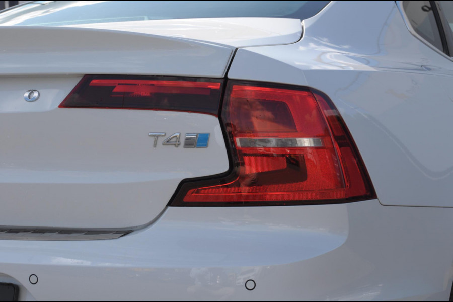 Volvo S90 T4 190PK Automaat Inscription / Adaptieve cruise control / BLIS / Elektrische achterklep / Keyless entry / Parkeersensoren met camera / Apple carplay / Stoelverwarming /