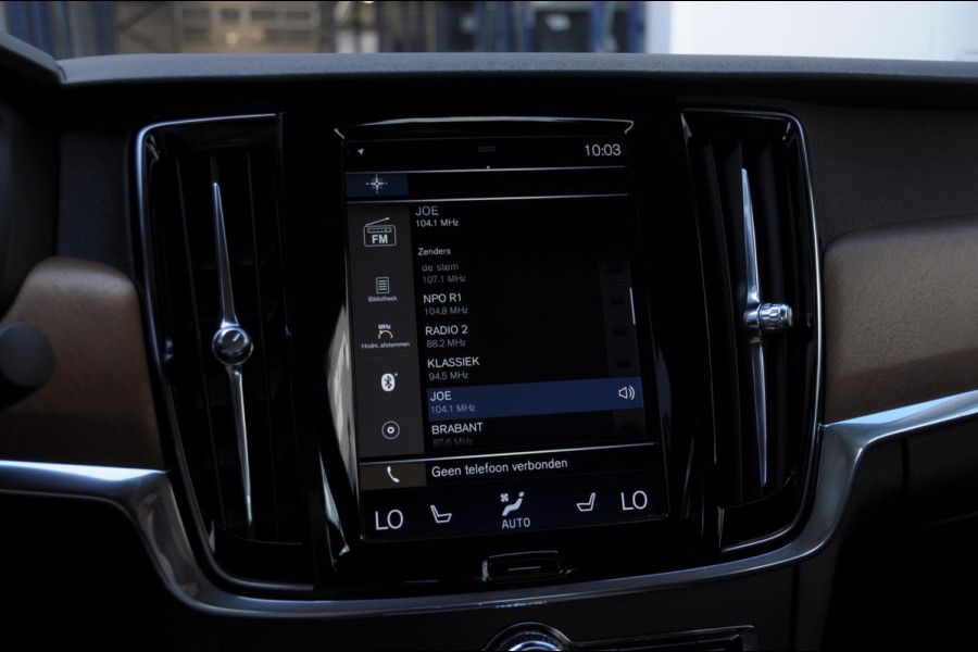 Volvo S90 T4 190PK Automaat Inscription / Adaptieve cruise control / BLIS / Elektrische achterklep / Keyless entry / Parkeersensoren met camera / Apple carplay / Stoelverwarming /