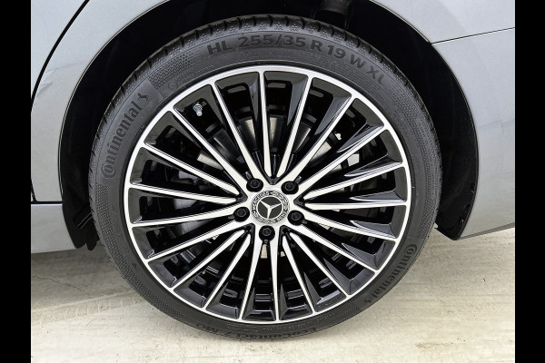 Mercedes-Benz C-Klasse Estate 300 e 140 Years Edition Comfortpakket Plus | Winterpakket | Parkeerpakket met 360°-camera | Panoramaschuifdak | DISTRONIC | 19" multispaaks lichtmetalen AMG-velgen |