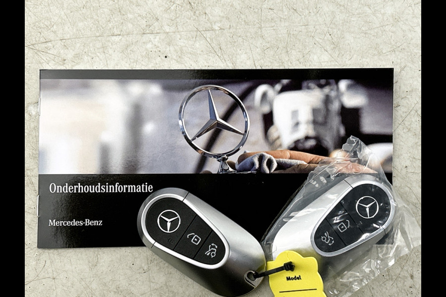 Mercedes-Benz C-Klasse Estate 300 e 140 Years Edition Comfortpakket Plus | Winterpakket | Parkeerpakket met 360°-camera | Panoramaschuifdak | DISTRONIC | 19" multispaaks lichtmetalen AMG-velgen |