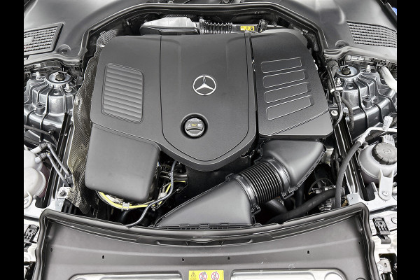 Mercedes-Benz C-Klasse Estate 300 e 140 Years Edition Comfortpakket Plus | Winterpakket | Parkeerpakket met 360°-camera | Panoramaschuifdak | DISTRONIC | 19" multispaaks lichtmetalen AMG-velgen |