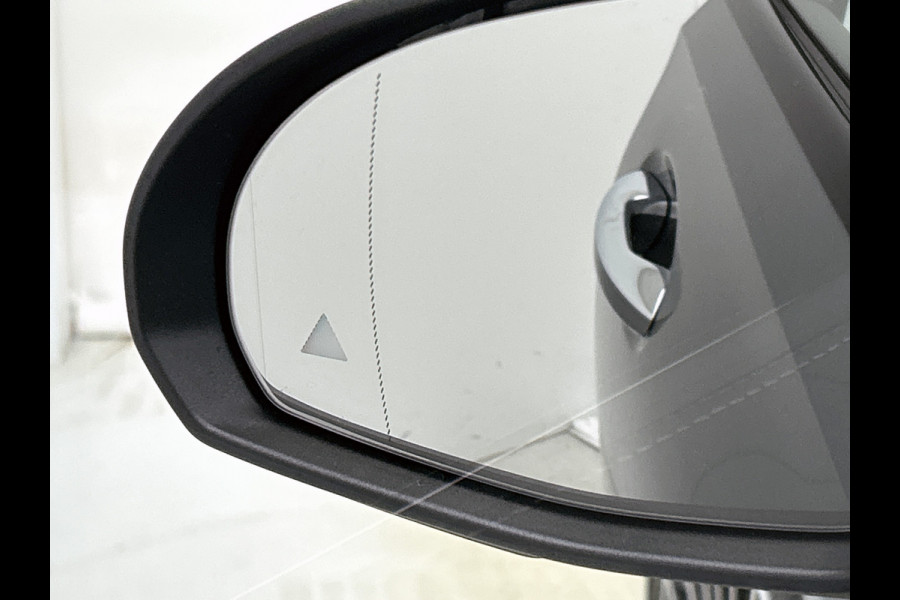 Mercedes-Benz C-Klasse Estate 300 e 140 Years Edition Comfortpakket Plus | Winterpakket | Parkeerpakket met 360°-camera | Panoramaschuifdak | DISTRONIC | 19" multispaaks lichtmetalen AMG-velgen |