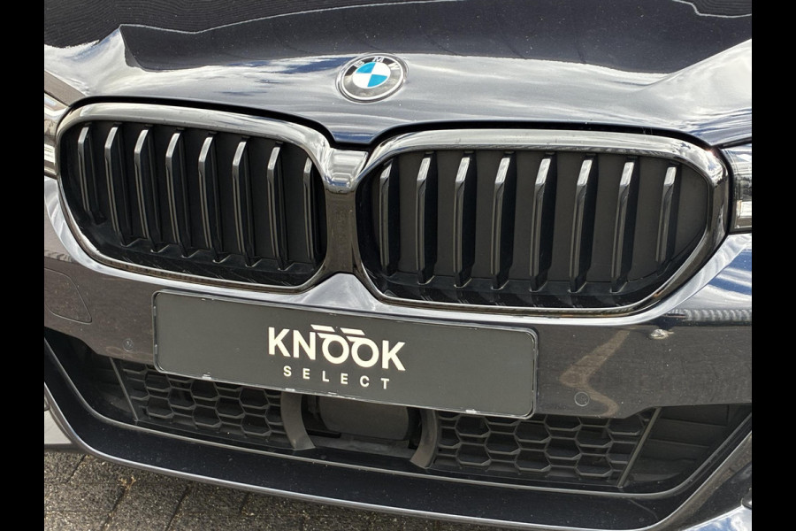 BMW 5 Serie Touring 530d High Executive M Sport Pakket Automaat / Live Cockpit Professional / Head-Up Display / Panoramadak / Laser / Adaptieve Cruise Control / Stoelverwarming / HiFi / 20 Inch / Sportstoelen voor / DAB