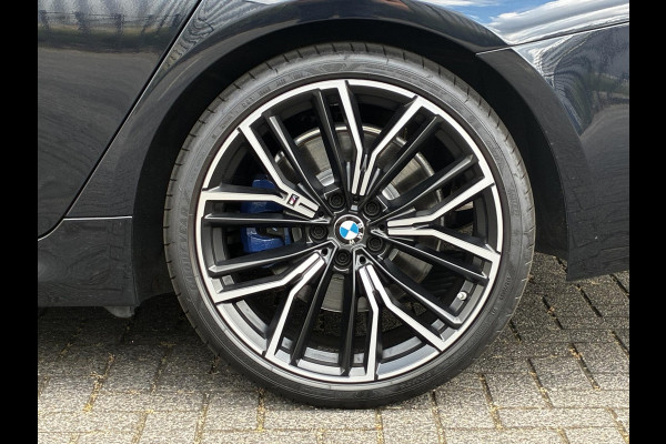 BMW 5 Serie Touring 530d High Executive M Sport Pakket Automaat / Live Cockpit Professional / Head-Up Display / Panoramadak / Laser / Adaptieve Cruise Control / Stoelverwarming / HiFi / 20 Inch / Sportstoelen voor / DAB