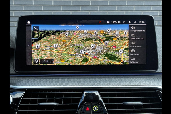 BMW 5 Serie Touring 530d High Executive M Sport Pakket Automaat / Live Cockpit Professional / Head-Up Display / Panoramadak / Laser / Adaptieve Cruise Control / Stoelverwarming / HiFi / 20 Inch / Sportstoelen voor / DAB