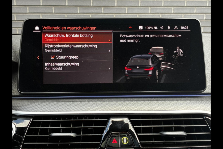 BMW 5 Serie Touring 530d High Executive M Sport Pakket Automaat / Live Cockpit Professional / Head-Up Display / Panoramadak / Laser / Adaptieve Cruise Control / Stoelverwarming / HiFi / 20 Inch / Sportstoelen voor / DAB