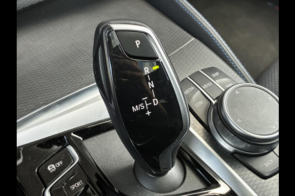 BMW 5 Serie Touring 530d High Executive M Sport Pakket Automaat / Live Cockpit Professional / Head-Up Display / Panoramadak / Laser / Adaptieve Cruise Control / Stoelverwarming / HiFi / 20 Inch / Sportstoelen voor / DAB