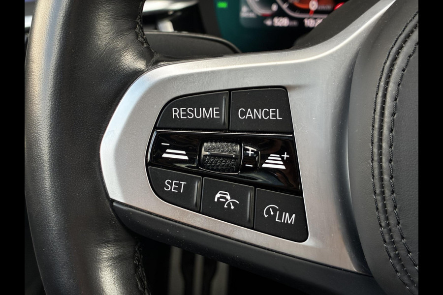BMW 5 Serie Touring 530d High Executive M Sport Pakket Automaat / Live Cockpit Professional / Head-Up Display / Panoramadak / Laser / Adaptieve Cruise Control / Stoelverwarming / HiFi / 20 Inch / Sportstoelen voor / DAB