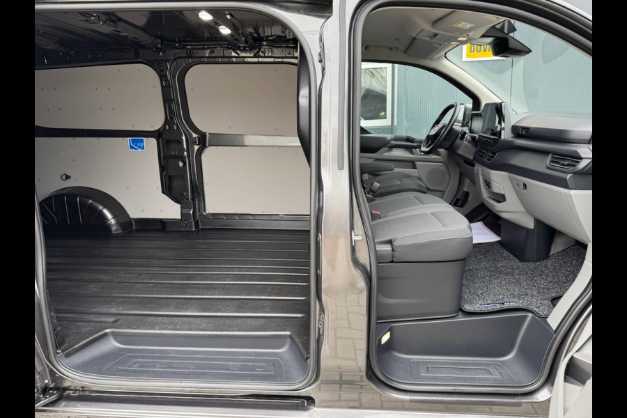 Ford Transit Custom 2.0 TDCI 170pk L2H1 Limited Automaat | CarPlay | 17 inch | Camera | Stuur + stoelverwarming | LED | Keyfree