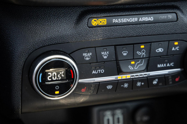 Ford Kuga 2.5 PHEV Titanium PANORAMA DAK / CAMERA / ADAPTIVE CRUISE / STOEL VERWARMING / CARPLAY