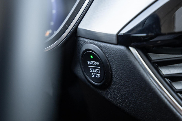 Ford Kuga 2.5 PHEV Titanium PANORAMA DAK / CAMERA / ADAPTIVE CRUISE / STOEL VERWARMING / CARPLAY