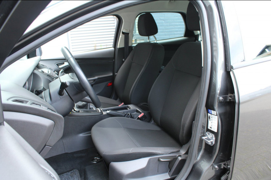 Ford FOCUS Wagon 1.0 101pk Trend Trekhaak NL-Auto NAP