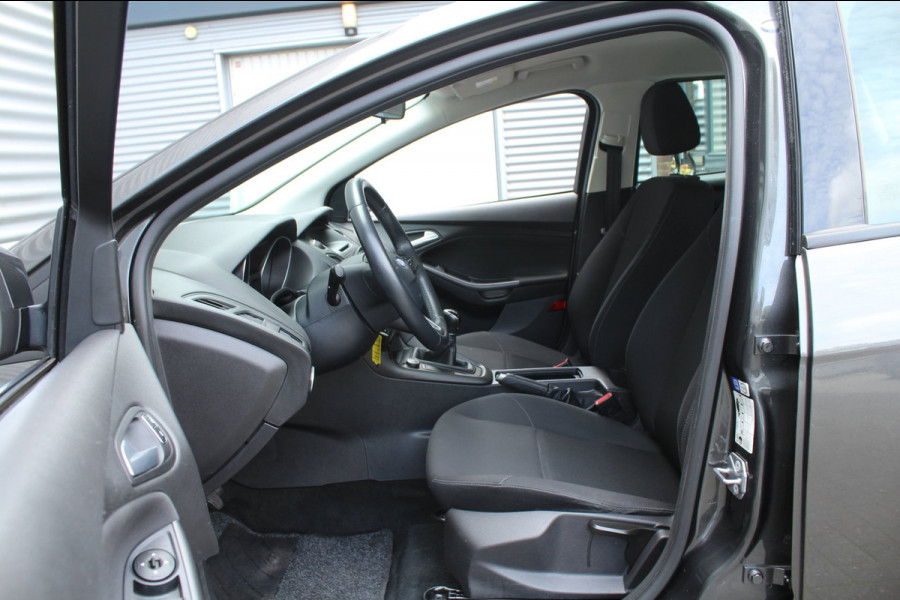 Ford FOCUS Wagon 1.0 101pk Trend Trekhaak NL-Auto NAP