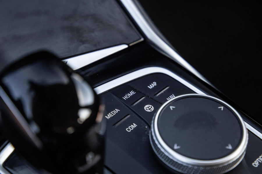 BMW 3 Serie Touring 320e LED / DEALER ONDERHOUDEN / STOELVERWARMING / CAMERA / CARPLAY