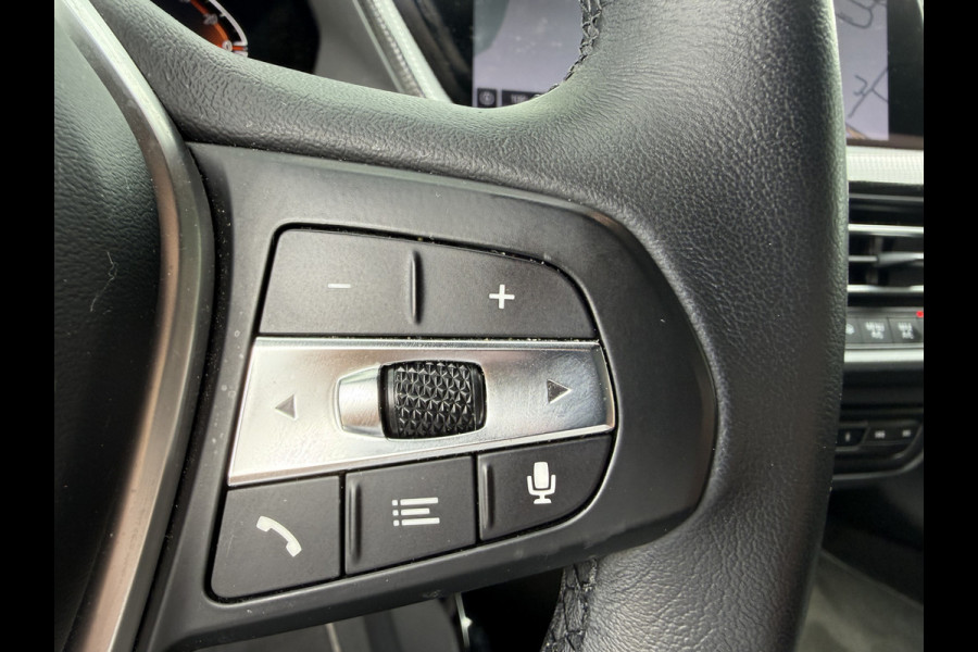 BMW 1-serie 118i Business Edition Plus ** Automaat ** Leder ** Carplay ** Stoelverwarming Alarm klasse 3 ** NL auto ** NAP!!