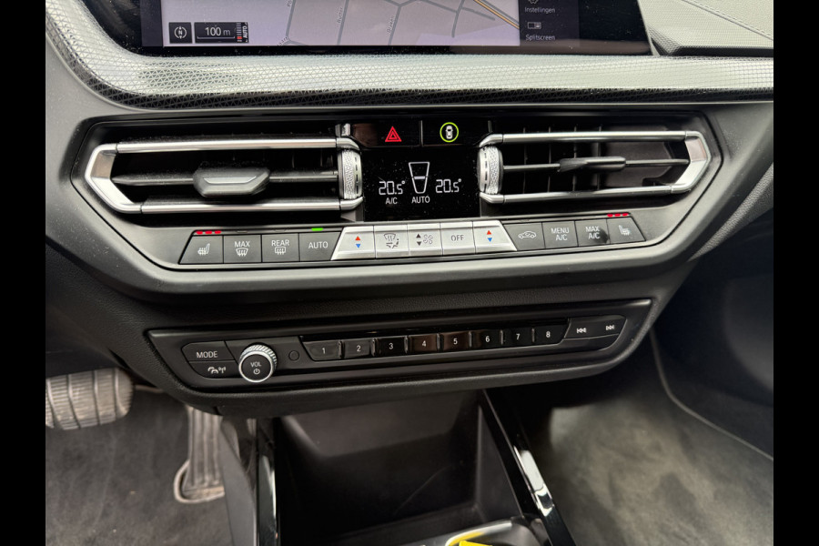 BMW 1-serie 118i Business Edition Plus ** Automaat ** Leder ** Carplay ** Stoelverwarming Alarm klasse 3 ** NL auto ** NAP!!