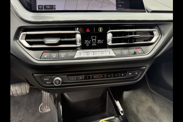 BMW 1-serie 118i Business Edition Plus ** Automaat ** Leder ** Carplay ** Stoelverwarming Alarm klasse 3 ** NL auto ** NAP!!