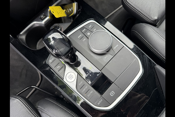 BMW 1-serie 118i Business Edition Plus ** Automaat ** Leder ** Carplay ** Stoelverwarming Alarm klasse 3 ** NL auto ** NAP!!
