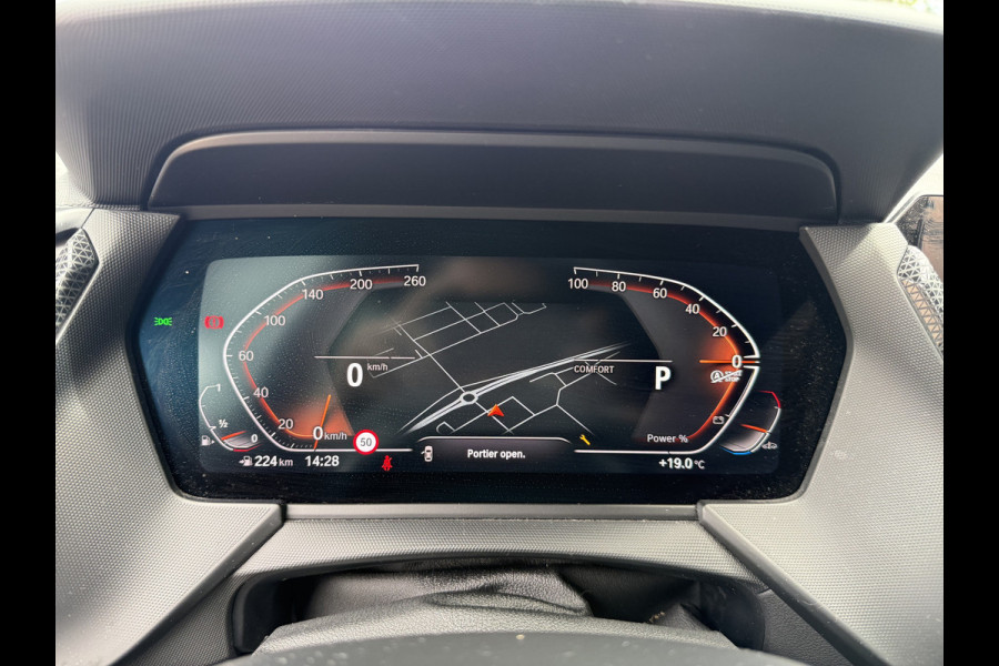 BMW 1-serie 118i Business Edition Plus ** Automaat ** Leder ** Carplay ** Stoelverwarming Alarm klasse 3 ** NL auto ** NAP!!