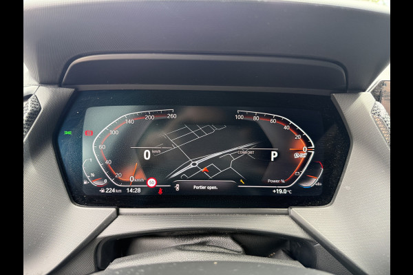 BMW 1-serie 118i Business Edition Plus ** Automaat ** Leder ** Carplay ** Stoelverwarming Alarm klasse 3 ** NL auto ** NAP!!