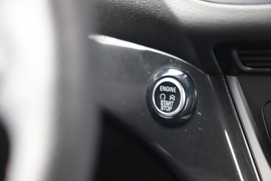 Ford Kuga 1.5 EcoBoost ST Line | 150PK | Keyless-go | Carplay | Stoel/Stuurverwarming | Sony audio | Sfeerverlichting | Camera | 2019.