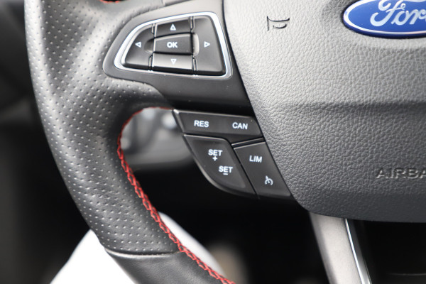Ford Kuga 1.5 EcoBoost ST Line | 150PK | Keyless-go | Carplay | Stoel/Stuurverwarming | Sony audio | Sfeerverlichting | Camera | 2019.