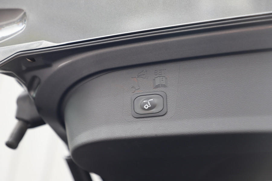 Ford Kuga 1.5 EcoBoost ST Line | 150PK | Keyless-go | Carplay | Stoel/Stuurverwarming | Sony audio | Sfeerverlichting | Camera | 2019.
