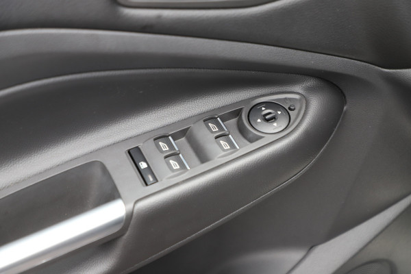 Ford Kuga 1.5 EcoBoost ST Line | 150PK | Keyless-go | Carplay | Stoel/Stuurverwarming | Sony audio | Sfeerverlichting | Camera | 2019.
