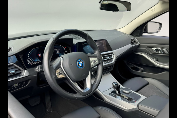 BMW 3-serie 330e 290PK HIGH EXECUTIVE HALF-LEDER/CAMERA/NAVI/PANORAMADAK